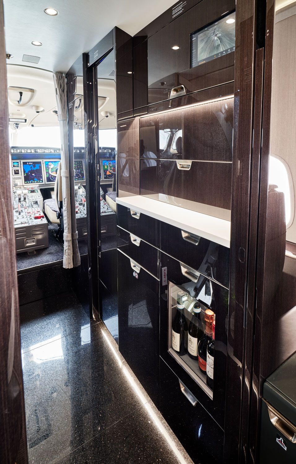 images/Corporate Jets/BGAC/AeroDienst_Challenger3500_093_S.jpeg